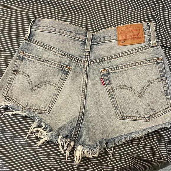 Levi’s 501 Jean Shorts - Picture 2 of 3